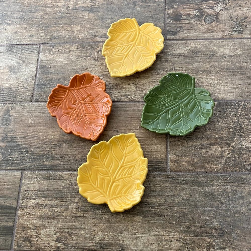 SET OF 4 PFALTZGRAFF LEAF SHAPE PLATES